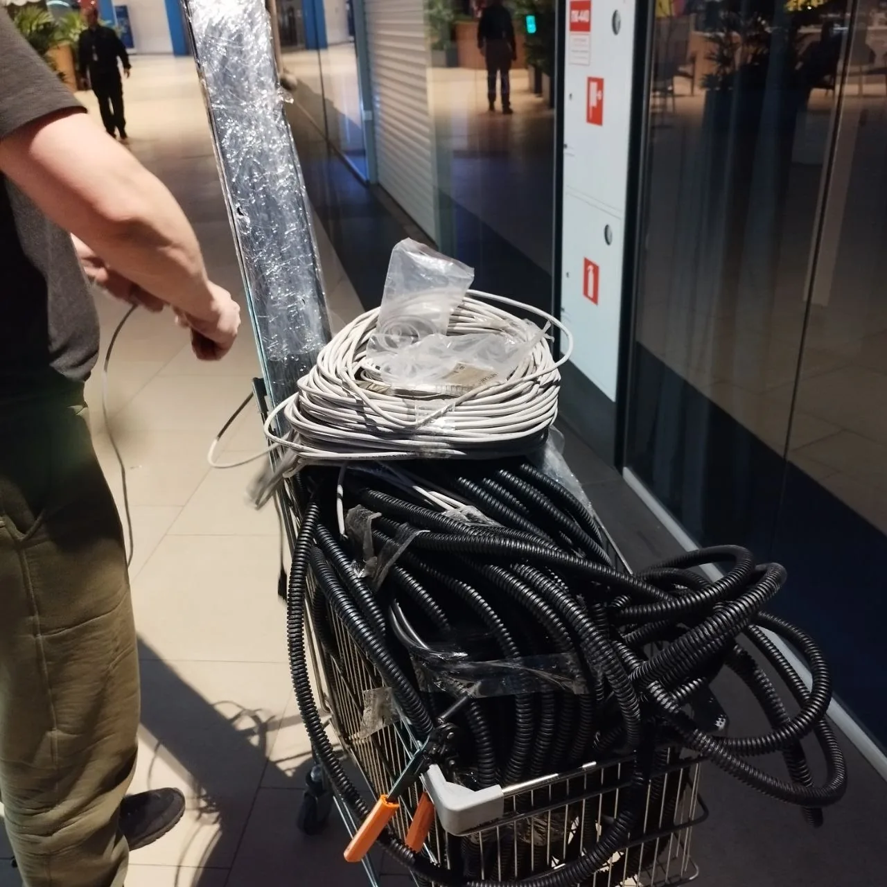 LED-экраны в ТЦ «Планета» — подготовка к монтажу, Спринт Медиа, Новокузнецк