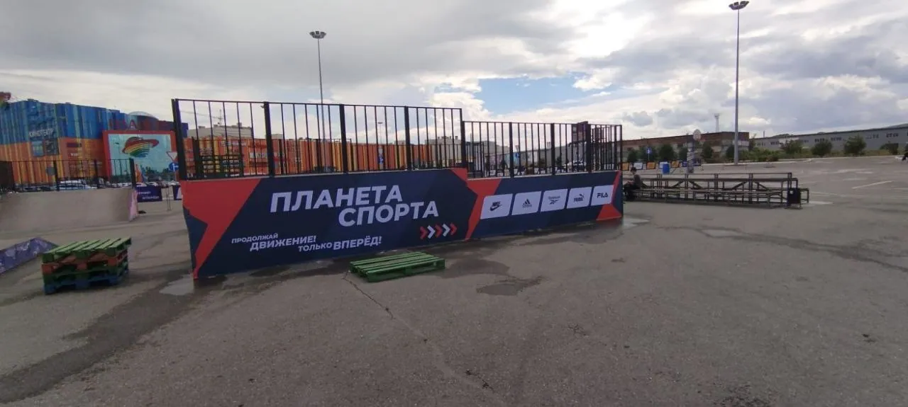 Баннер вдоль борта спортивной площадки — Спринт Медиа, Новокузнецк