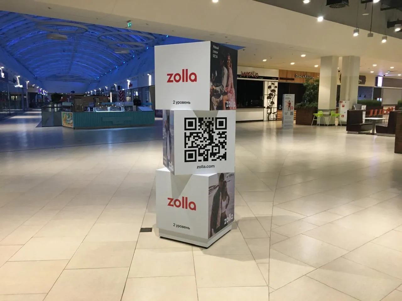 Рекламная тумба из кубов с QR-кодом в галерее — Спринт Медиа, Новокузнецк