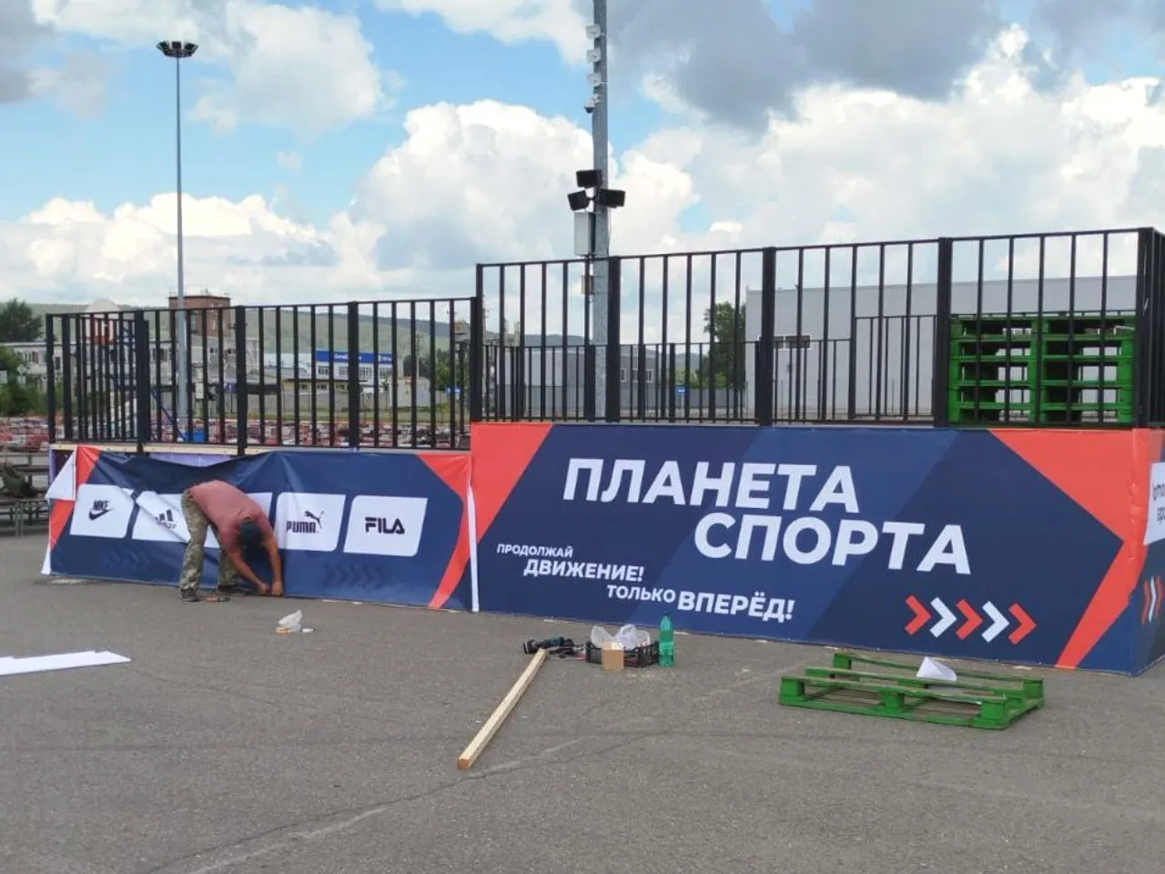 Натяжка полотна на ограждение рампы — Спринт Медиа, Новокузнецк